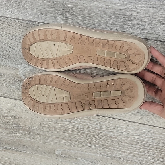 b.o.c. Pink Metallic Slip On Sneaker Size 8 - Picture 7 of 10